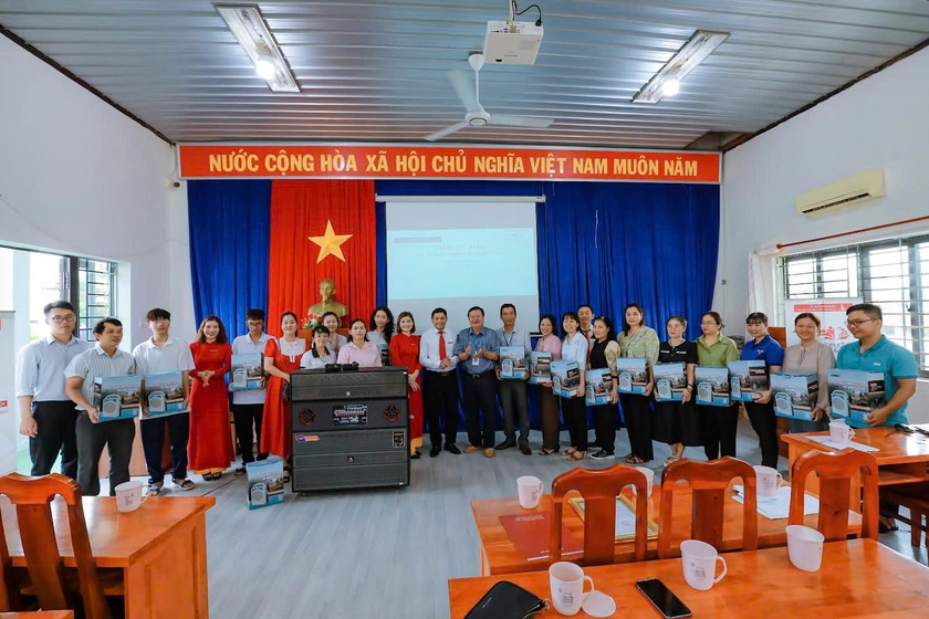 “Thêm con chữ, bớt đói nghèo” - Chương trình an sinh xã hội chào mừng năm học mới 2024 - 2025- Ảnh 3.