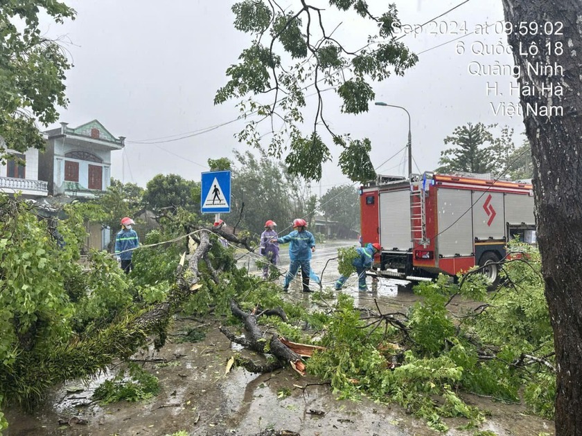 Bão hoành hành, Quảng Ninh thiệt hại nặng nề, Thanh Hoá tiếp tục di dân khẩn cấp - Ảnh 3.