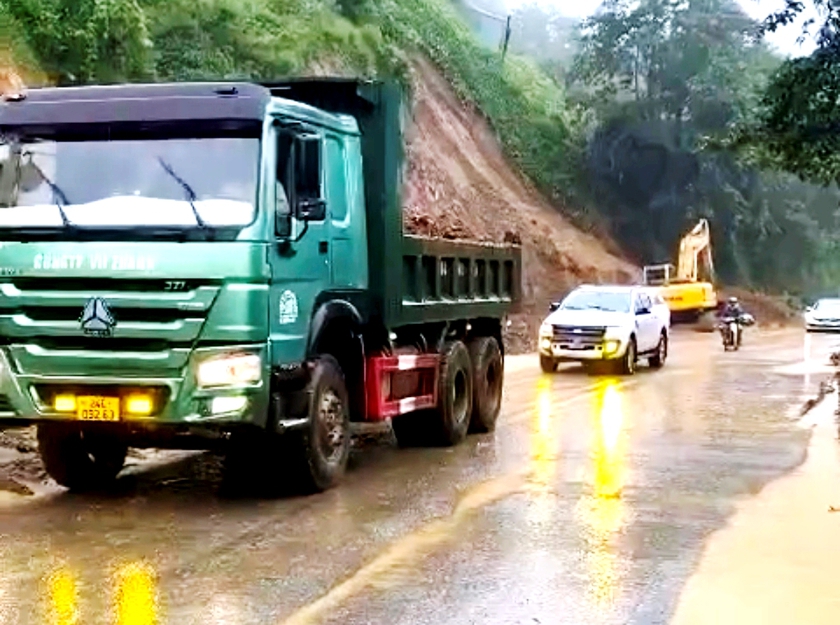 Lào Cai sạt lở nhiều tuyến đường, ngập úng cục bộ ở Sa Pa - Ảnh 10.