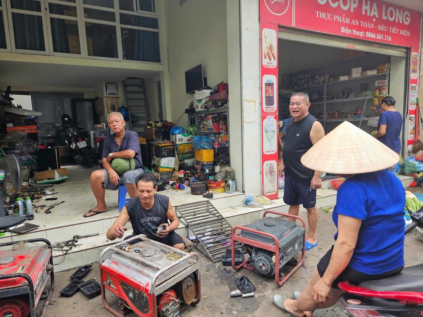 Quảng Ninh: Hàng loạt cột điện trên QL 18 gãy đổ, cuộc sống người dân bị đảo lộn - Ảnh 9.