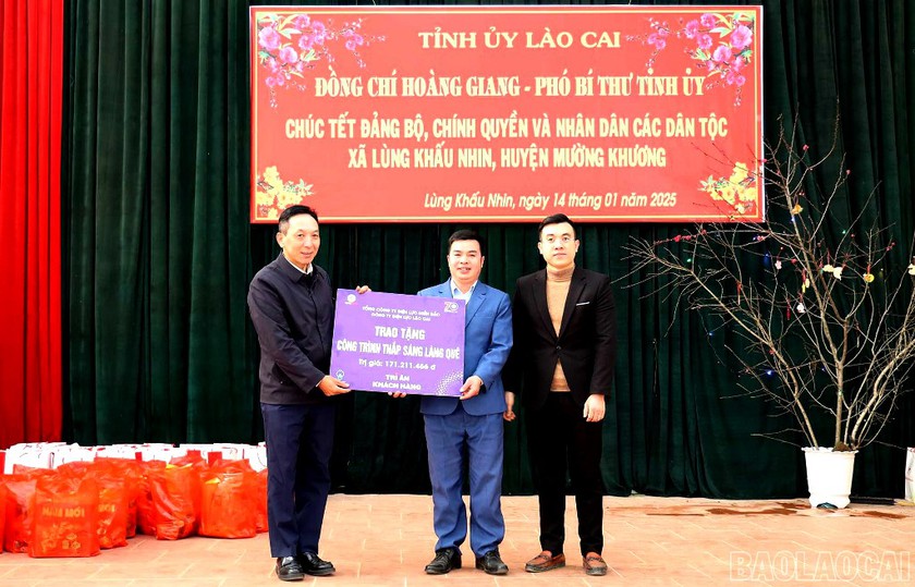 Điện lực Lào Cai tặng 26 bộ máy tính kèm phòng học xây mới cho học sinh vùng cao Mường Khương - Ảnh 2.