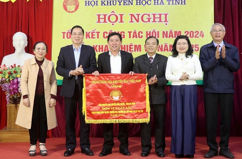 Hội khuyến học các cấp tại Hà Tĩnh triển khai phong trào “Bình dân học vụ số” - Ảnh 1.