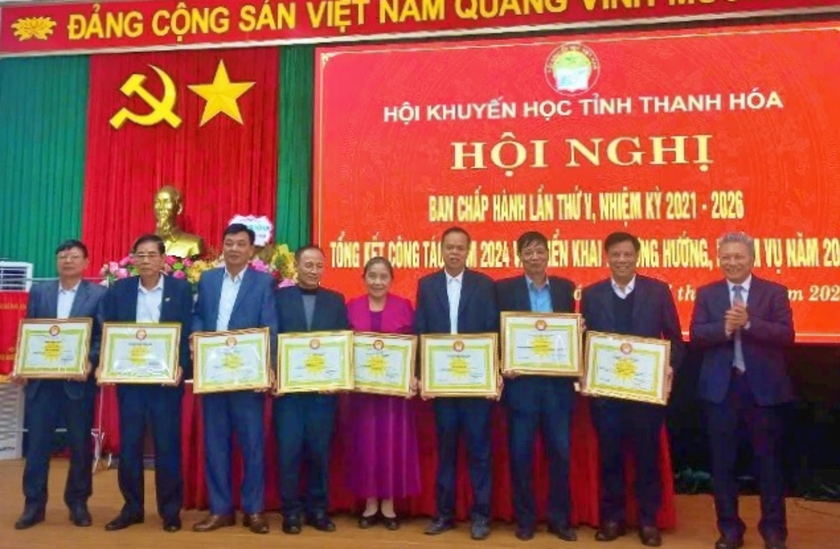 Hội Khuyến học tỉnh Thanh Hoá nhận cờ thi đua của Chính phủ cho công tác khuyến học xuất sắc - Ảnh 3.