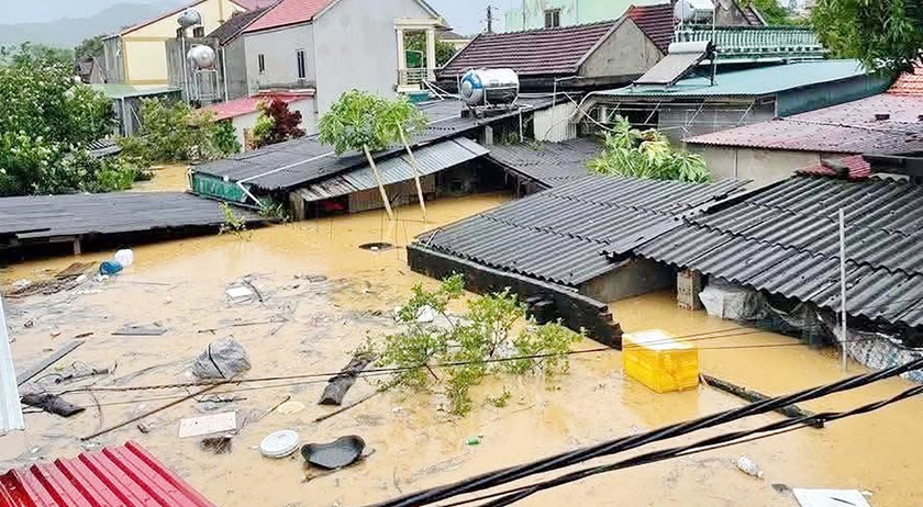Nghệ An 1 người tử vong, 11 người bị thương do bão số 10 - Ảnh 2.
