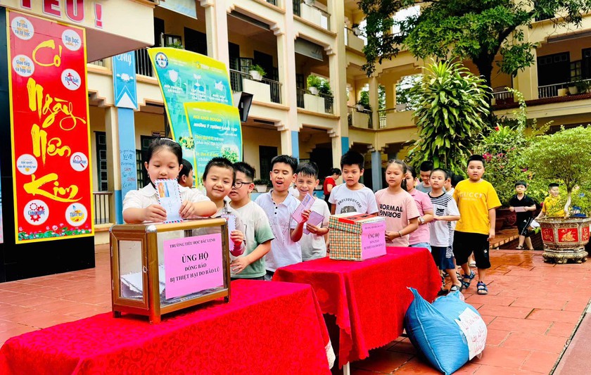 Thầy cô giáo và học sinh Lào Cai quyên góp ủng hộ đồng bào vùng lũ - Ảnh 4.