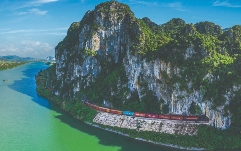 Đường sắt Việt Nam vào cuộc: Miễn phí vận chuyển hàng cứu trợ tới vùng lũ. Ảnh: ĐSVN Đường sắt Việt Nam vào cuộc: Miễn phí vận chuyển hàng cứu trợ tới vùng lũ. Ảnh: ĐSVN