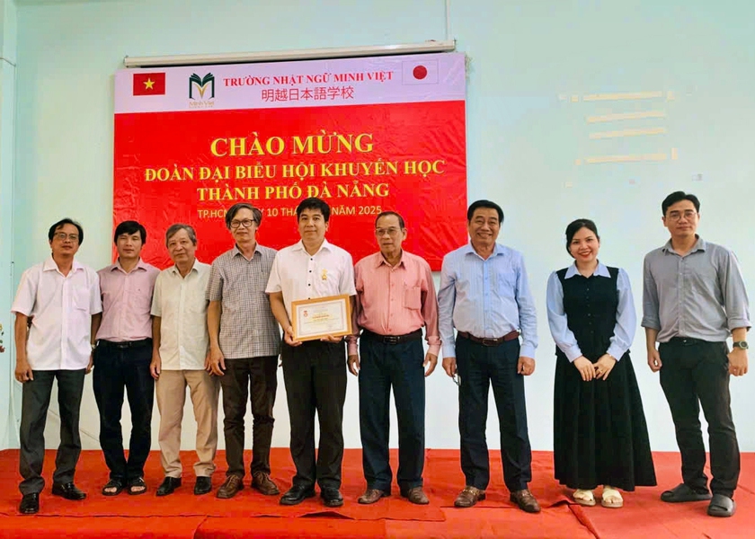 Trao kỷ niệm chương vì sự nghiệp khuyến học và hợp tác du học Nhật Bản - Ảnh 4.