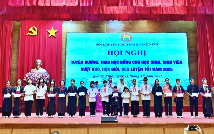 Hội Khuyến học Quảng Ninh tuyên dương, trao học bổng cho học sinh, sinh viên vượt khó - Ảnh 1.