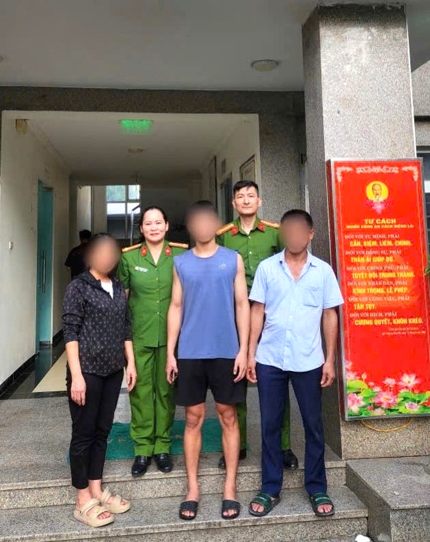 Công an khuyến cáo học sinh, sinh viên, thanh niên trang bị kỹ năng nhận diện chiêu trò lừa đảo - Ảnh 1.