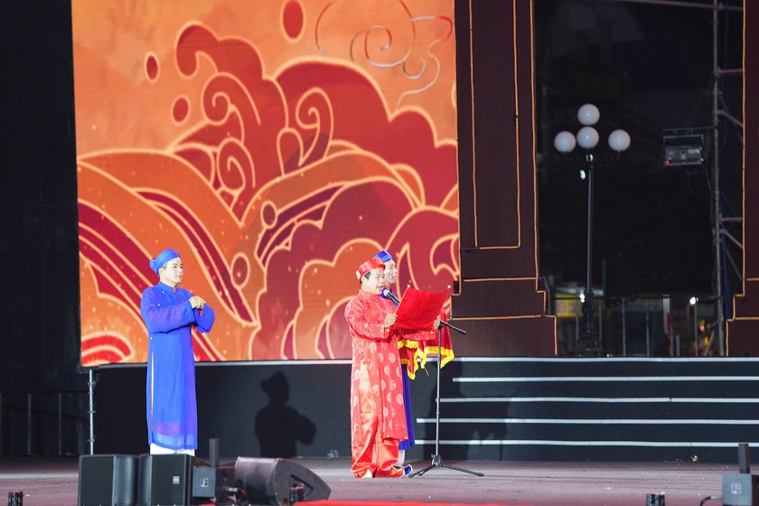 Chủ tịch Quốc hội khởi trống khai hội Lễ hội mùa thu Côn Sơn - Kiếp Bạc - Ảnh 5.