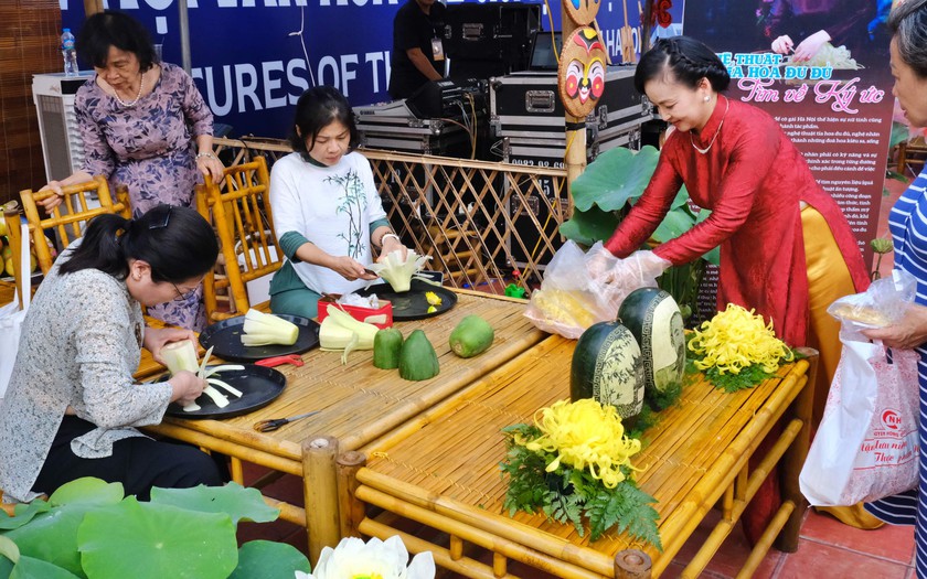 Hà Nội rực rỡ sắc màu Lễ hội Văn hoá thế giới 2025 - Ảnh 3.