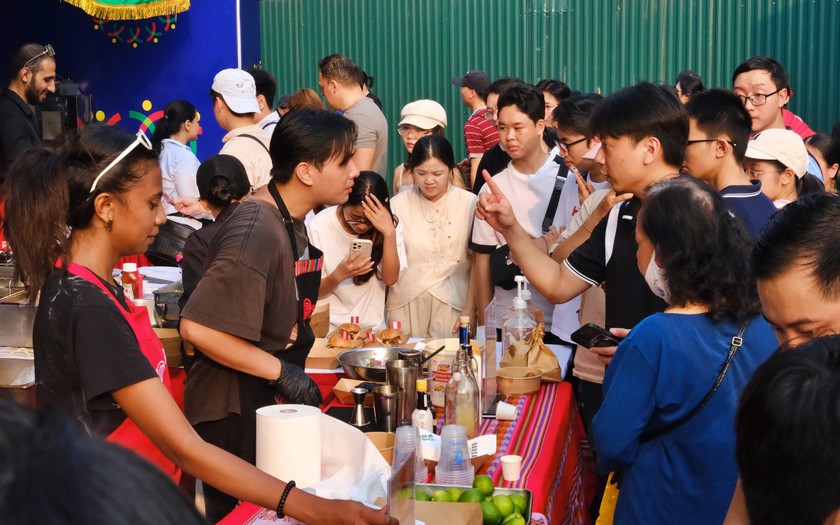 Hà Nội rực rỡ sắc màu Lễ hội Văn hoá thế giới 2025 - Ảnh 6.