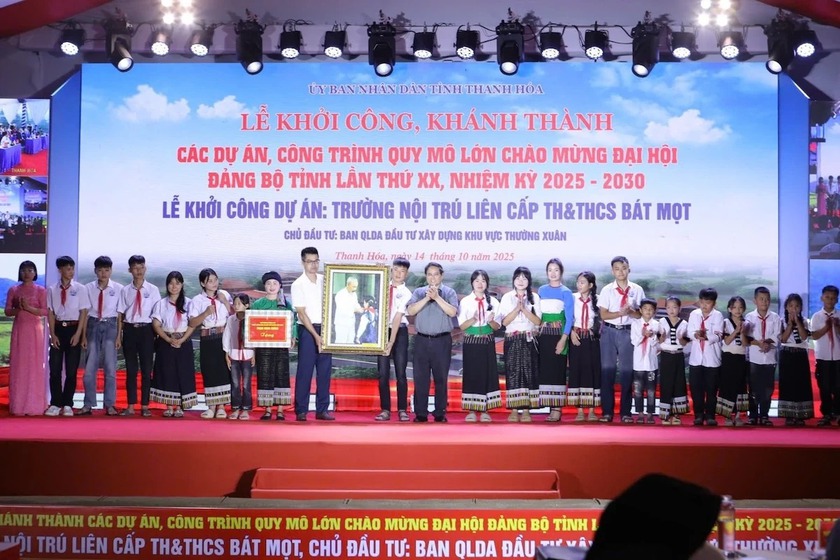 Thủ tướng dự lễ khởi công một trường nội trú tại tỉnh Thanh Hóa - Ảnh 3.