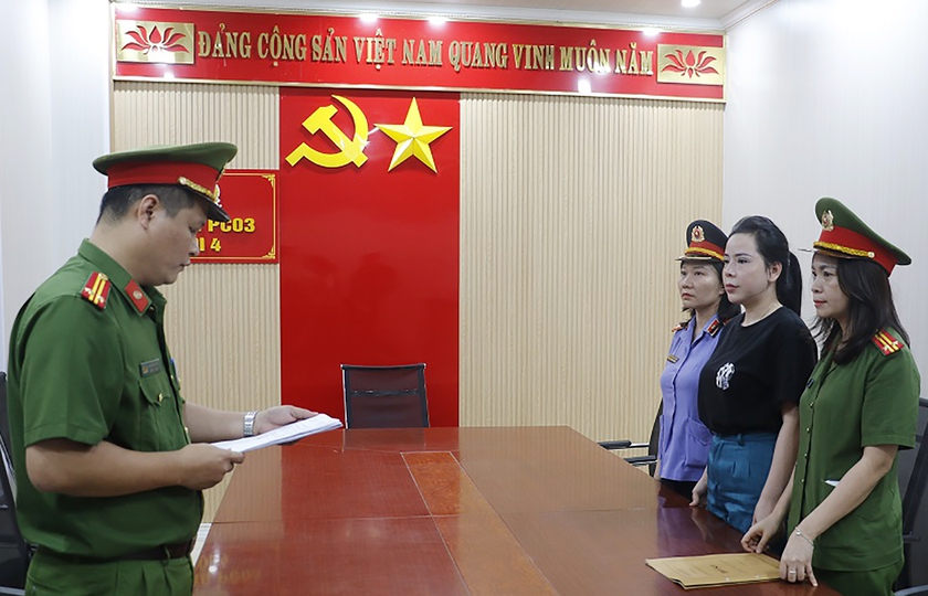 Bắt tạm giam đối tượng giả danh khám bệnh miễn phí, lừa bán thực phẩm chức năng giá cao - Ảnh 1.