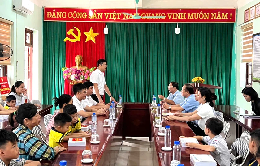 Hội Khuyến học Bắc Ninh trao gửi những phần quà nghĩa tình đến học sinh vùng bão lũ - Ảnh 6.