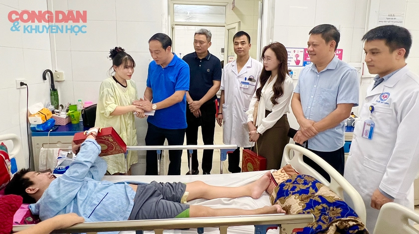 Trao 30 triệu đồng cho 2 em học sinh ở Nghệ An bị tai nạn liệt nửa người- Ảnh 1.