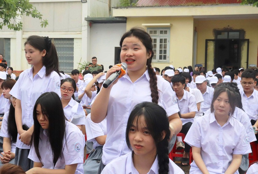 Lào Cai: Trang bị kiến thức, kỹ năng phòng, chống “bắc cóc onlie” trên không gian mạng cho học sinh - Ảnh 4.
