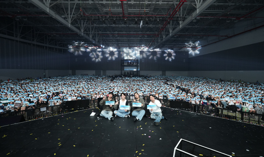 Mãn nhãn với buổi biểu diễn "The DECADE" của DAY6 tại Việt Nam- Ảnh 1. Mãn nhãn với buổi biểu diễn "The DECADE" của DAY6 tại Việt Nam- Ảnh 1.