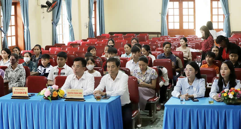 Trung ương Hội Khuyến học Việt Nam trao học bổng cho học sinh ở Nghệ An- Ảnh 11.