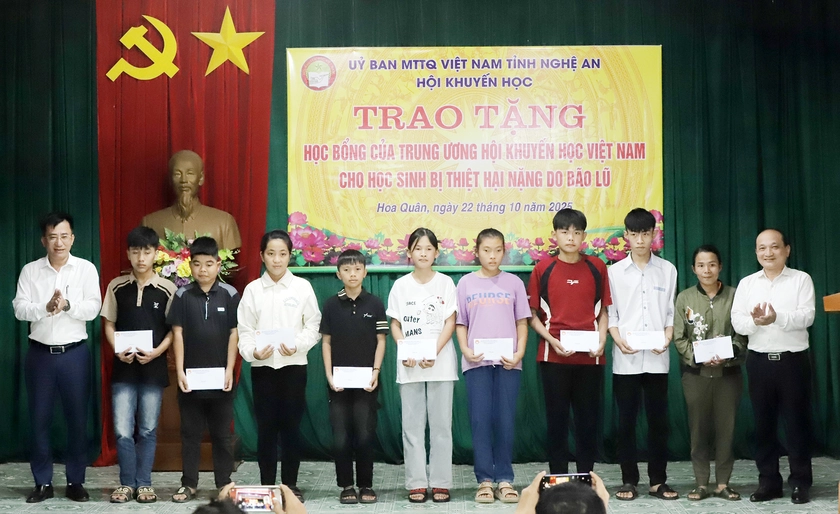 Trung ương Hội Khuyến học Việt Nam trao học bổng cho học sinh ở Nghệ An- Ảnh 3.