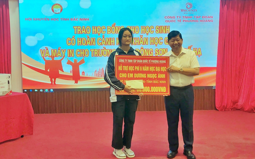 Hội Khuyến học tỉnh Bắc Ninh và nhà tài trợ trao học bổng 60 triệu đồng - Ảnh 1.