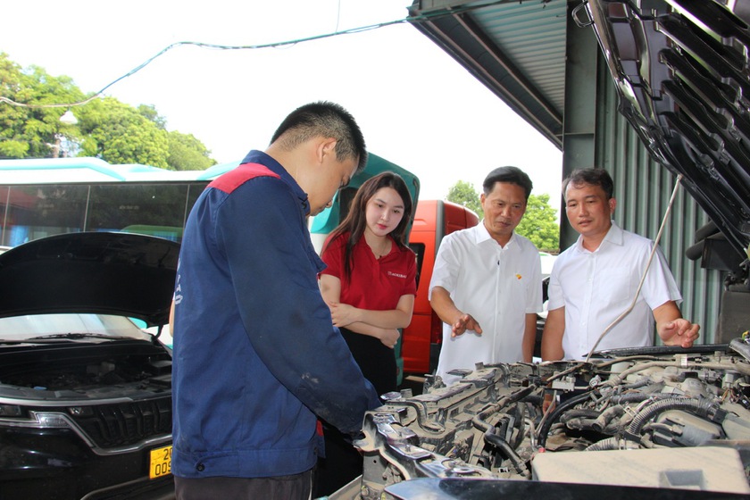 Điểm tựa vững chắc giúp khách hàng vực dậy sản xuất - Ảnh 4.