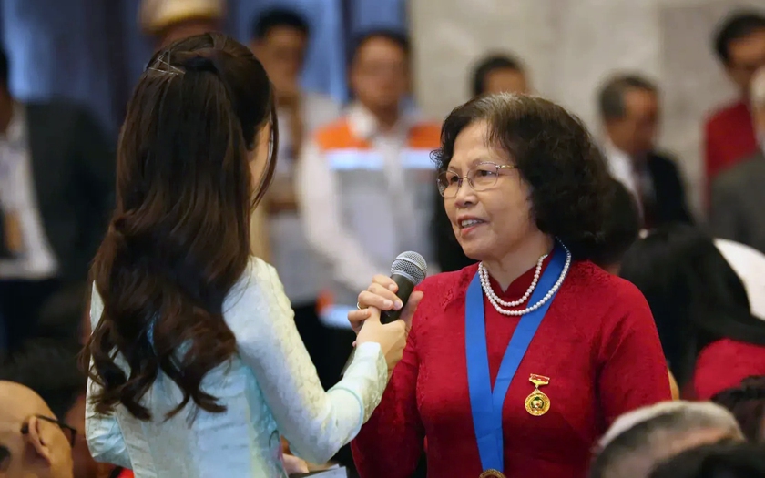 Nhà giáo nhân dân Nguyễn Thị Hiền và sản phẩm đặc biệt "sự nghiệp trồng người" - Ảnh 3.