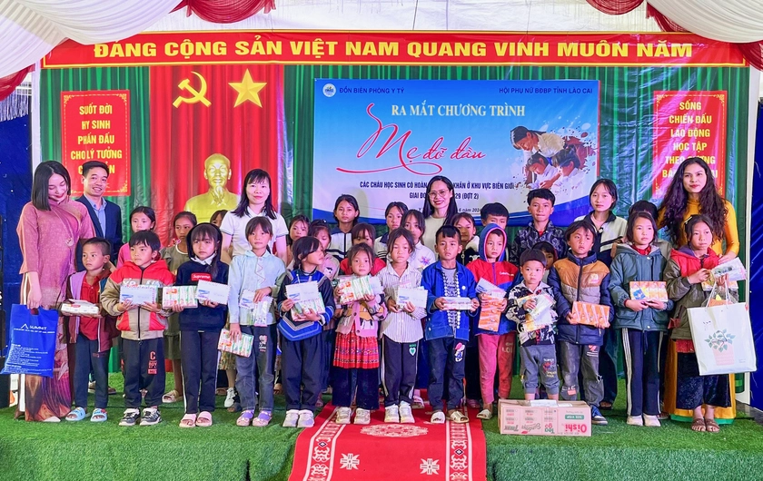 Ấm áp “Mẹ đỡ đầu” ở vùng cao Lào Cai - Ảnh 4.