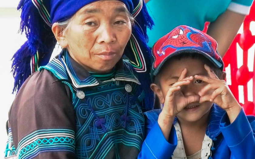 Ấm áp “Mẹ đỡ đầu” ở vùng cao Lào Cai - Ảnh 3.