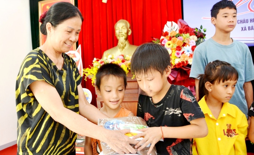 Ấm áp “Mẹ đỡ đầu” ở vùng cao Lào Cai - Ảnh 2.