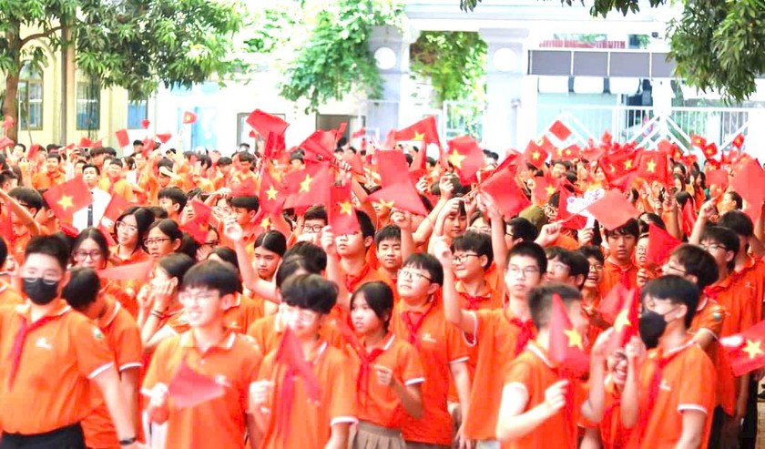 Học sinh dân lập tại Hà Nội được hỗ trợ học phí gần 2 triệu đồng mỗi năm theo dự kiến - Ảnh 1.