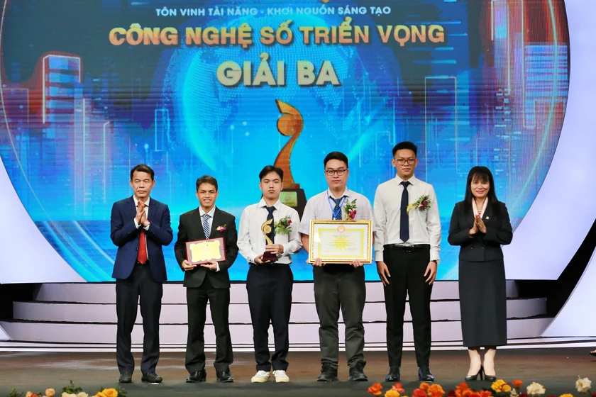 Những hình ảnh đẹp của Lễ Trao giải Nhân tài Đất Việt 2025 - Ảnh 13.