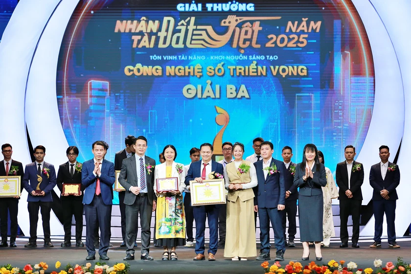 Những hình ảnh đẹp của Lễ Trao giải Nhân tài Đất Việt 2025 - Ảnh 16.