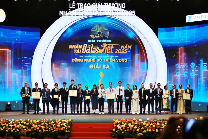 Những hình ảnh đẹp của Lễ Trao giải Nhân tài Đất Việt 2025 - Ảnh 17.