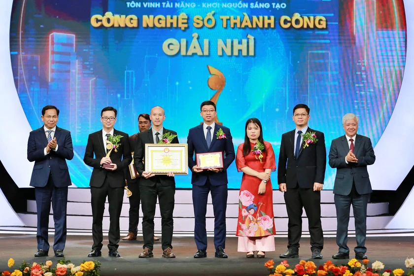Những hình ảnh đẹp của Lễ Trao giải Nhân tài Đất Việt 2025 - Ảnh 21.