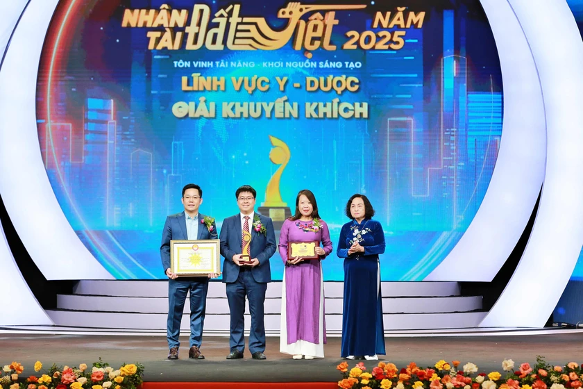 Những hình ảnh đẹp của Lễ Trao giải Nhân tài Đất Việt 2025 - Ảnh 22.