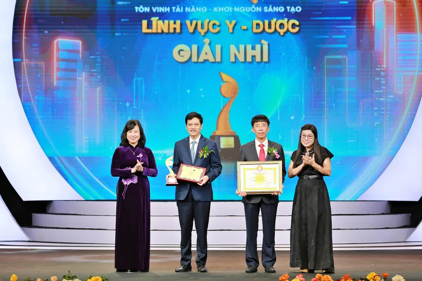 Những hình ảnh đẹp của Lễ Trao giải Nhân tài Đất Việt 2025 - Ảnh 24.
