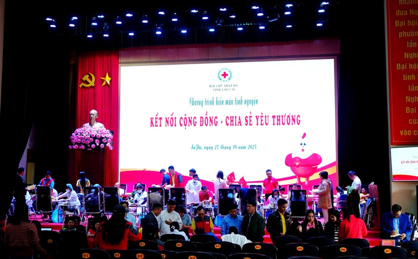 Ngày hội hiến máu tình nguyện ở Sa Pa thu được 500 đơn vị máu cho các bệnh viện ở Lào Cai - Ảnh 3.