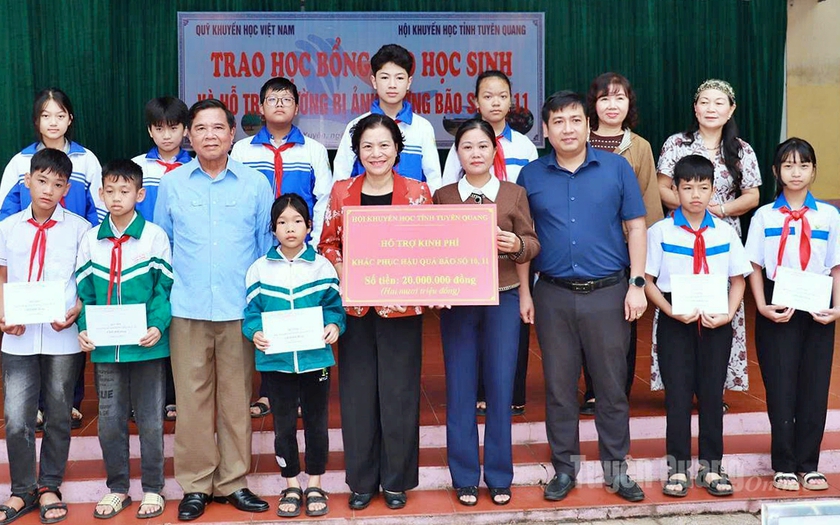 Hội Khuyến học Tuyên Quang hỗ trợ trường học và học sinh khắc phục hậu quả bão lũ - Ảnh 4.