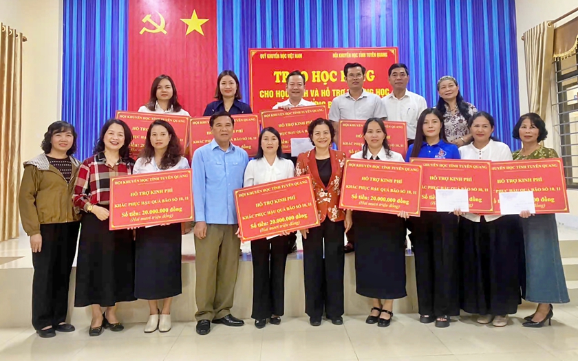 Hội Khuyến học Tuyên Quang hỗ trợ trường học và học sinh khắc phục hậu quả bão lũ - Ảnh 1.