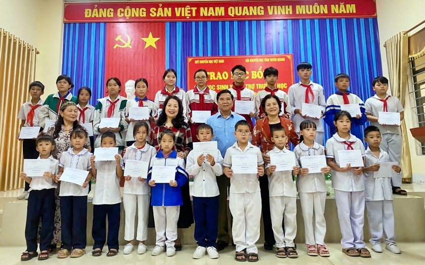 Hội Khuyến học Tuyên Quang hỗ trợ trường học và học sinh khắc phục hậu quả bão lũ - Ảnh 3.