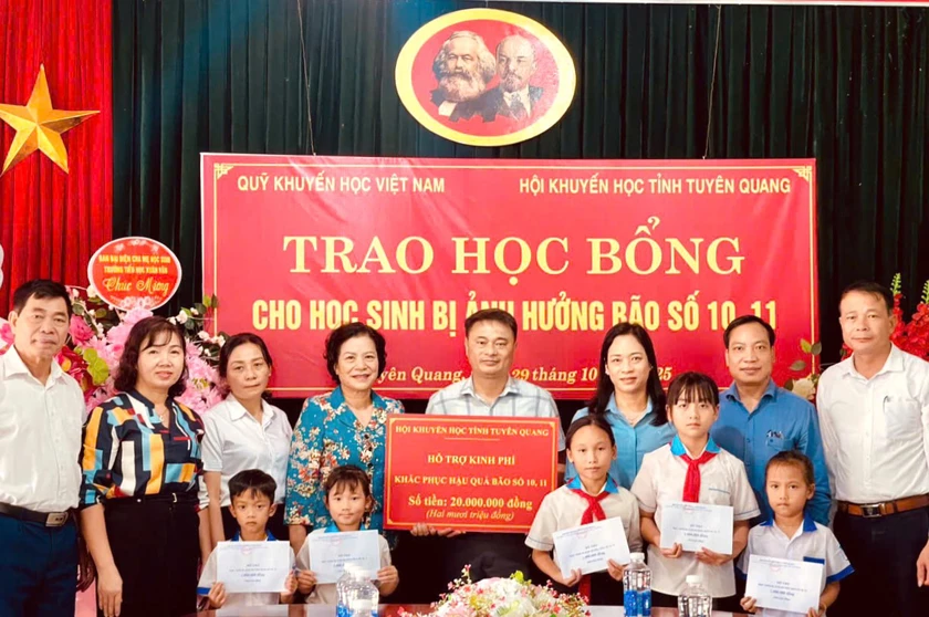 Tiếp tục hành trình hỗ trợ học sinh và trường học vùng lũ Tuyên Quang - Ảnh 1.
