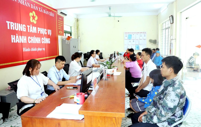 Hiệu quả bước đầu chuyển đổi số gắn với thủ tục hành chính công ở xã vùng cao Bản Xèo - Ảnh 4.