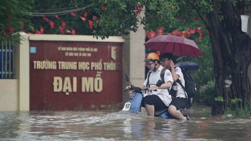 Hà Nội: Các cơ sở giáo dục cần kịp thời điều chỉnh kế hoạch tổ chức dạy học linh hoạt ứng phó bão số 11 - Ảnh 1.