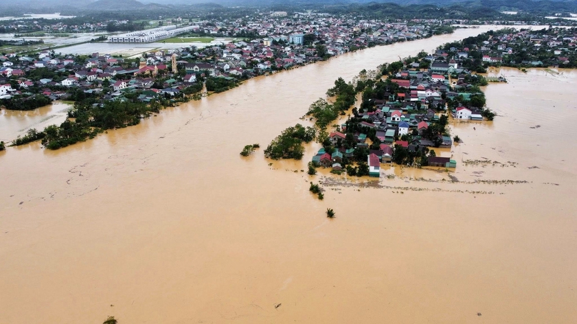 Các bộ ngành và 14 địa phương triển khai quyết liệt các biện pháp ứng phó với bão số 11 - Ảnh 1.