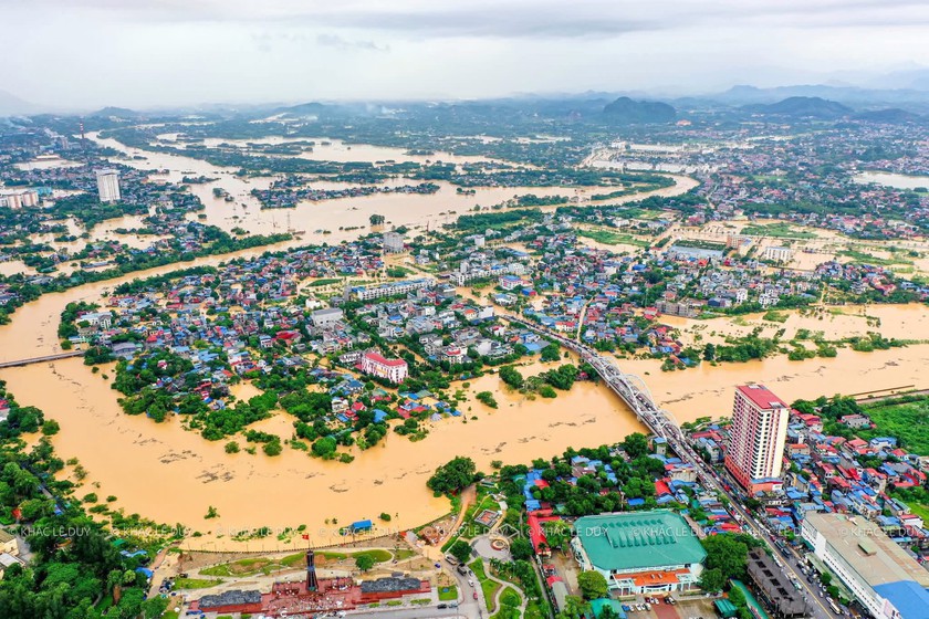 Thái Nguyên tìm mọi giải pháp để tiếp cận sớm nhất các vùng còn bị cô lập do bão lũ - Ảnh 1.