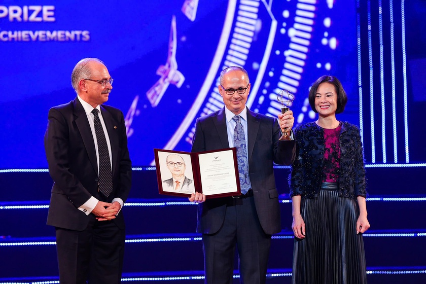 Giáo sư Omar M. Yaghi – Chủ nhân Giải thưởng VinFuture nhận Giải Nobel Hóa học 2025- Ảnh 2. Giáo sư Omar M. Yaghi – Chủ nhân Giải thưởng VinFuture nhận Giải Nobel Hóa học 2025- Ảnh 2.