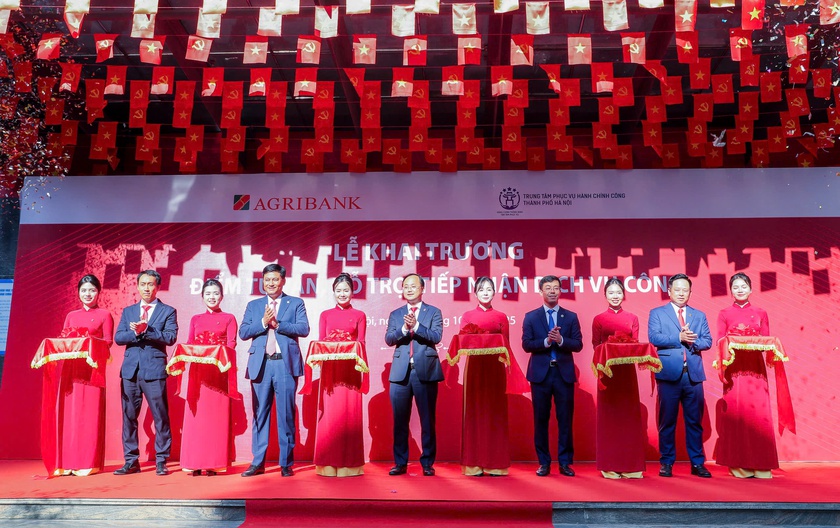 Agribank và Trung tâm Hành chính công Hà Nội hợp tác triển khai hỗ trợ dịch vụ công tại điểm giao dịch của ngân hàng- Ảnh 6. Agribank và Trung tâm Hành chính công Hà Nội hợp tác triển khai hỗ trợ dịch vụ công tại điểm giao dịch của ngân hàng- Ảnh 6.