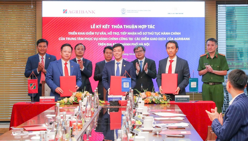 Agribank và Trung tâm Hành chính công Hà Nội hợp tác triển khai hỗ trợ dịch vụ công tại điểm giao dịch của ngân hàng- Ảnh 5. Agribank và Trung tâm Hành chính công Hà Nội hợp tác triển khai hỗ trợ dịch vụ công tại điểm giao dịch của ngân hàng- Ảnh 5.