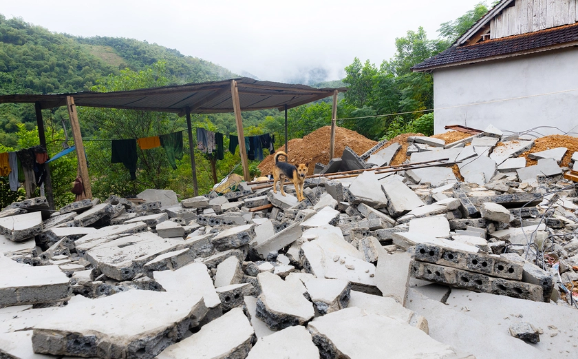 Hội phụ nữ Nghệ An chung tay khắc phục, xây dựng nhà bị sập sau bão cho hội viên- Ảnh 2. Hội phụ nữ Nghệ An chung tay khắc phục, xây dựng nhà bị sập sau bão cho hội viên- Ảnh 2.